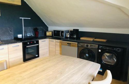 Saint-Philbert-de-Grand-Lieu Apartment | Appartement - LES COMBLES DU CHATEAU DES MARAIS - Avec vue sur le lac - POUR 2 à 5 PERSONNES
