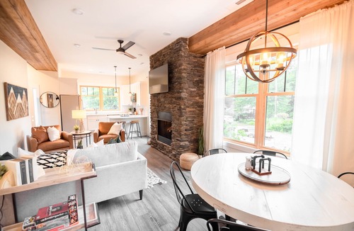 Blowing Rock Apartment | Appalachian at Main and Pine