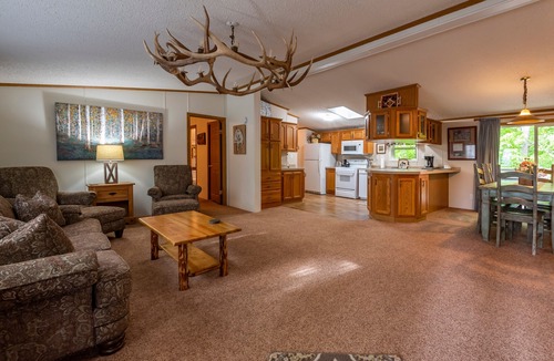 Unionville Cabin | Appalachian - Family Cabin with Hot Tub & Fishing near downtown Nashville