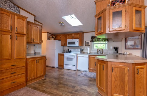 Unionville Cabin | Appalachian - Family Cabin with Hot Tub & Fishing near downtown Nashville