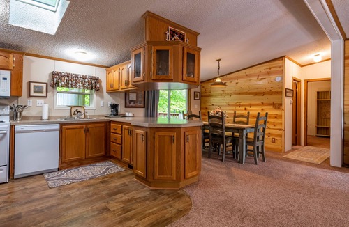 Unionville Cabin | Appalachian - Family Cabin with Hot Tub & Fishing near downtown Nashville