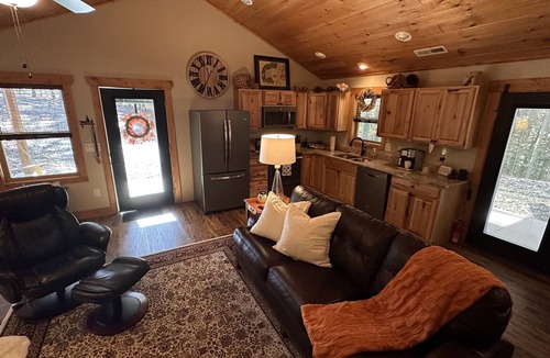 Murphy Cabin | Appalachian Mountain Cabin-Modern-Cozy-Secluded-Fire Pit-Wifi-Pets Welcome