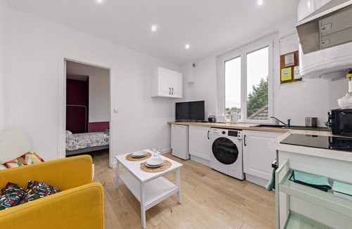 Saint-Etienne-du-Rouvray Apartment | Appartement Paisible du Fort de Vaux