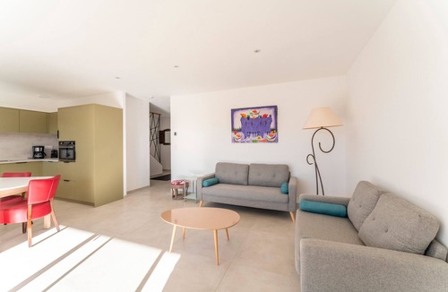 Saint-Genies-de-Malgoires Apartment | Appartment with Jacuzzi and Sauna