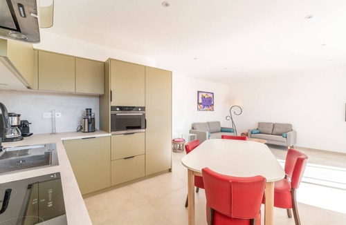 Saint-Genies-de-Malgoires Apartment | Appartment with Jacuzzi and Sauna