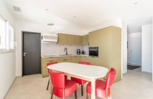 Saint-Genies-de-Malgoires Apartment | Appartment with Jacuzzi and Sauna