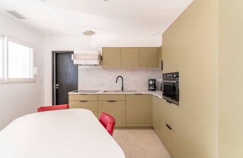 Saint-Genies-de-Malgoires Apartment | Appartment with Jacuzzi and Sauna