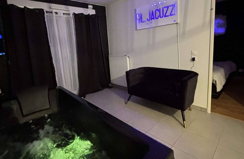 Pierre-Benite Apartment | Apparemment Cosy Avec Jacuzzi