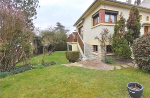 Soisy-sous-Montmorency House | Apparently whole house garden/rez