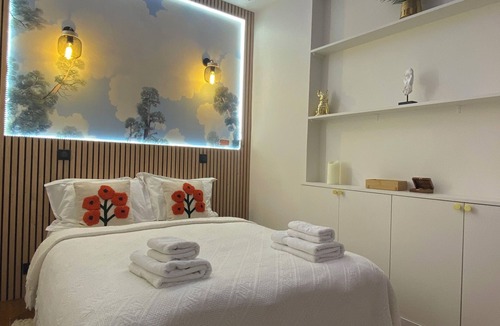 Vanves Apartment | Apparently in Porte de Paris with parking
