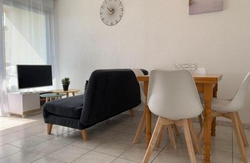 Balaruc-les-Bains Apartment | Appart 2* avec clim et animaux admis à Balaruc-les-Bains - FR-1-503-127