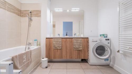 Blagnac Apartment | Appart 4 étoiles Calme, 3 Chambres, Clim, Terrasse & Parking