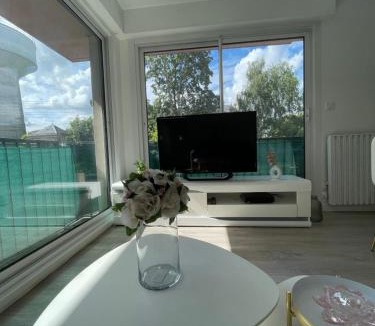 Laval Apartment | Appart 4 personnes 1 ch Laval