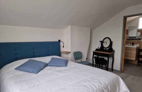 Misy-sur-Yonne Apartment | Appart 6 Couchages Bord de L'eau