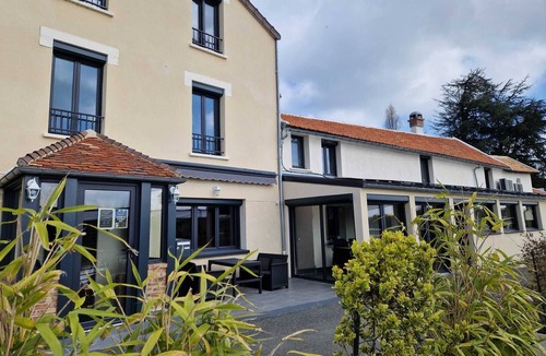 Misy-sur-Yonne Apartment | Appart 6 Couchages Bord de L'eau