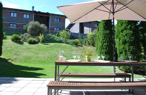 Saillagouse Apartment | APPART 6 PERS 3CHAMBRES JARDIN ET PISCINE CHAUFFEE