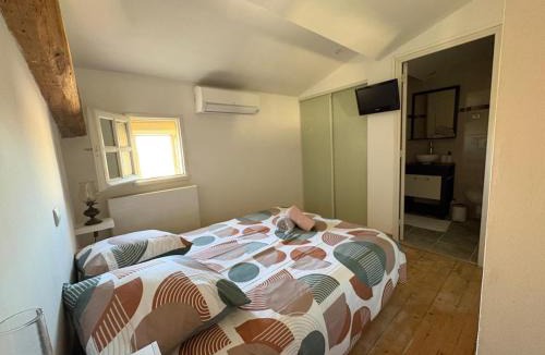 Candillargues Apartment | Appart 6 pers dans château clim, tourelle privée
