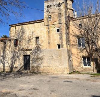 Candillargues Apartment | Appart 6 pers dans château clim, tourelle privée