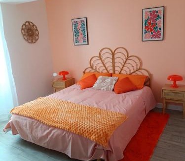 Chateauneuf-en-Thymerais House | Appart' année 70 qui ose les couleurs