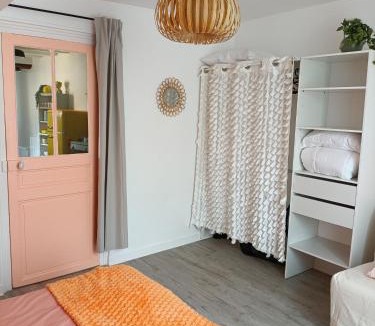Chateauneuf-en-Thymerais House | Appart' année 70 qui ose les couleurs