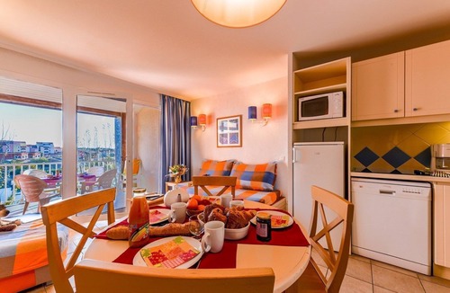 Le Barcares Hotel | Appart Abordable avec Terrasse Privée