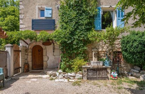 Valderoure Apartment | Appart Authentique et Confortable