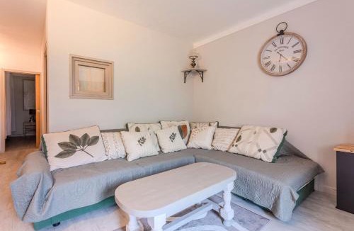 Valderoure Apartment | Appart Authentique et Confortable