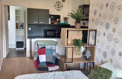 Evreux Apartment | Appart Bourg 14, Calme, Wifi Gratuit, Jardin Privé, Proche Toutes Commodités