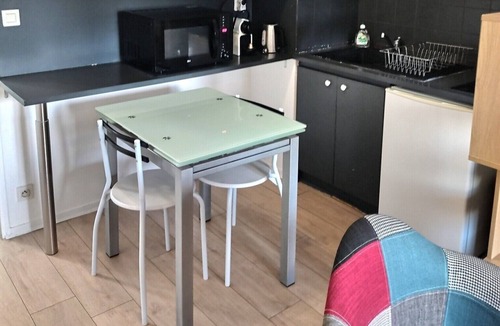Evreux Apartment | Appart Bourg 14, Calme, Wifi Gratuit, Jardin Privé, Proche Toutes Commodités