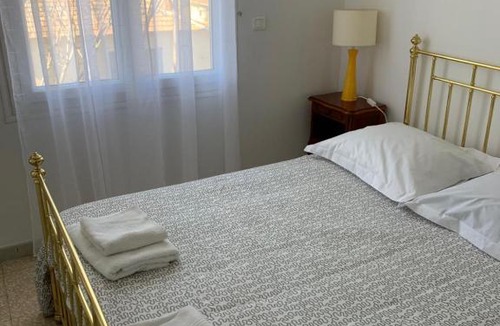 Le Pontet Apartment | APPART CHALEUREUX, 3min Avignon, GARAGE & CLIM