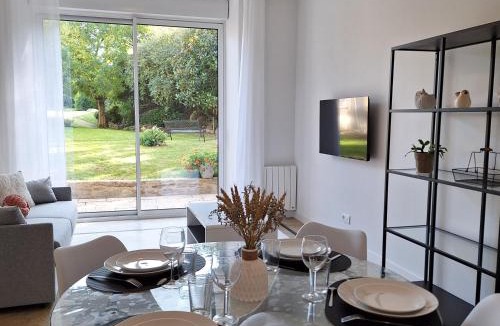Mayenne Apartment | Appart chic calme rdc-jardin-terrasse-centre Mayenne