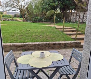 Mayenne Apartment | Appart chic calme rdc-jardin-terrasse-centre Mayenne