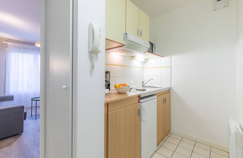 La Pierre-Heuze Apartment | Appart'City Classic Caen
