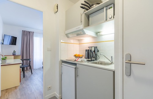 La Pierre-Heuze Apartment | Appart'City Classic Caen