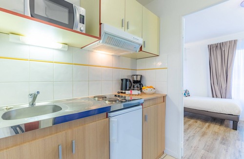 La Pierre-Heuze Apartment | Appart'City Classic Caen
