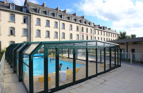 Dinan Condo | Appart Cosy à Dinan | Piscine Extérieure Chauffée