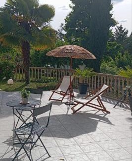 Vienne Apartment | Appart cosy avec terrasse privée