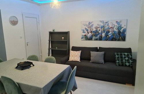 Petit-Palais-et-Cornemps Apartment | Appartement T3 Avec Terrasse