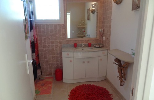 Manosque Apartment | appart ground floor with terrace, garden in villa