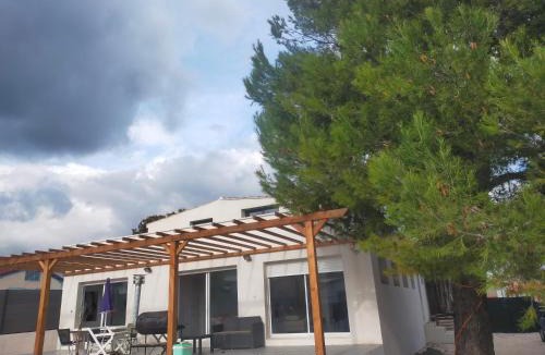 Cuers Apartment | appart hôtel avec jardin