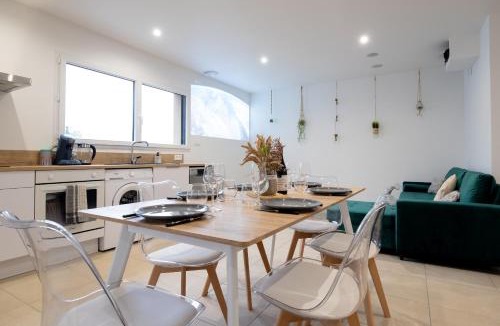 La Gacilly Apartment | Appart Hôtel La Gacilly-centre ville-SPA-parking