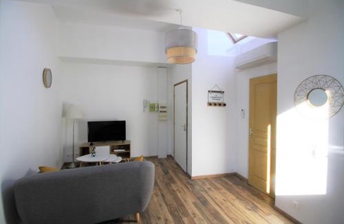 La Tour-du-Pin Apartment | Appart'hôtel Le Pin