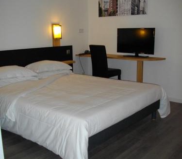 Le Pontet Apartment | Appart'hotel Residella House Room & Kitchen Avignon Le Pontet
