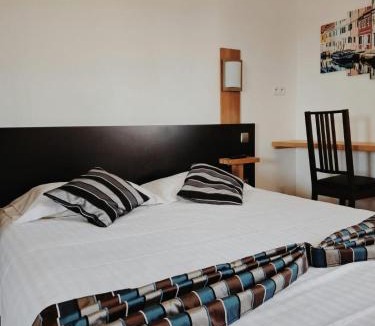 Le Pontet Apartment | Appart'hotel Residella House Room & Kitchen Avignon Le Pontet