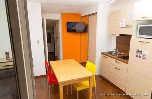 Amelie-les-Bains-Palalda Apartment | Appart'Hotel-Restaurant Castel Emeraude