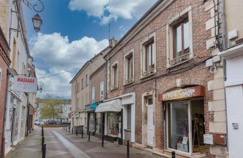 Varennes-sur-Seine Apartment | Appart luxueux hyper-centre/15mn Fontainebleau