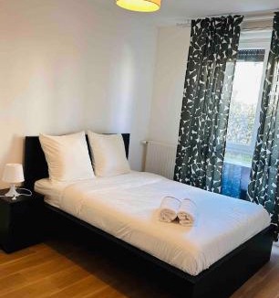 Plaisir Apartment | Appart Neuf Proche Versailles, Thoiry, France Miniature
