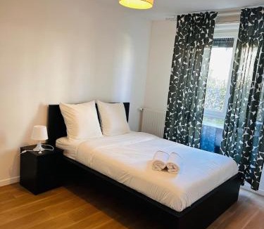Plaisir Apartment | Appart Neuf Proche Versailles, Thoiry, France Miniature