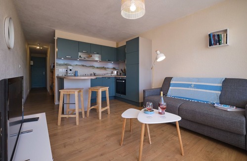 Port Rive Gauche Apartment | appart. new in quiet residence. Swimming pool and parking. beautiful view of marina