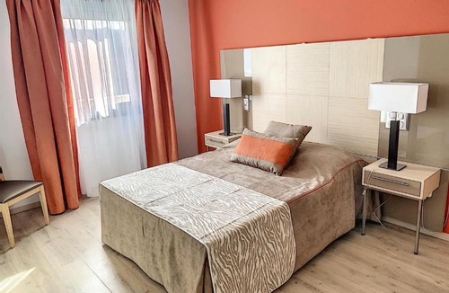 Montreuil Apartment | Appart One Montreuil - Croix de Chavaux